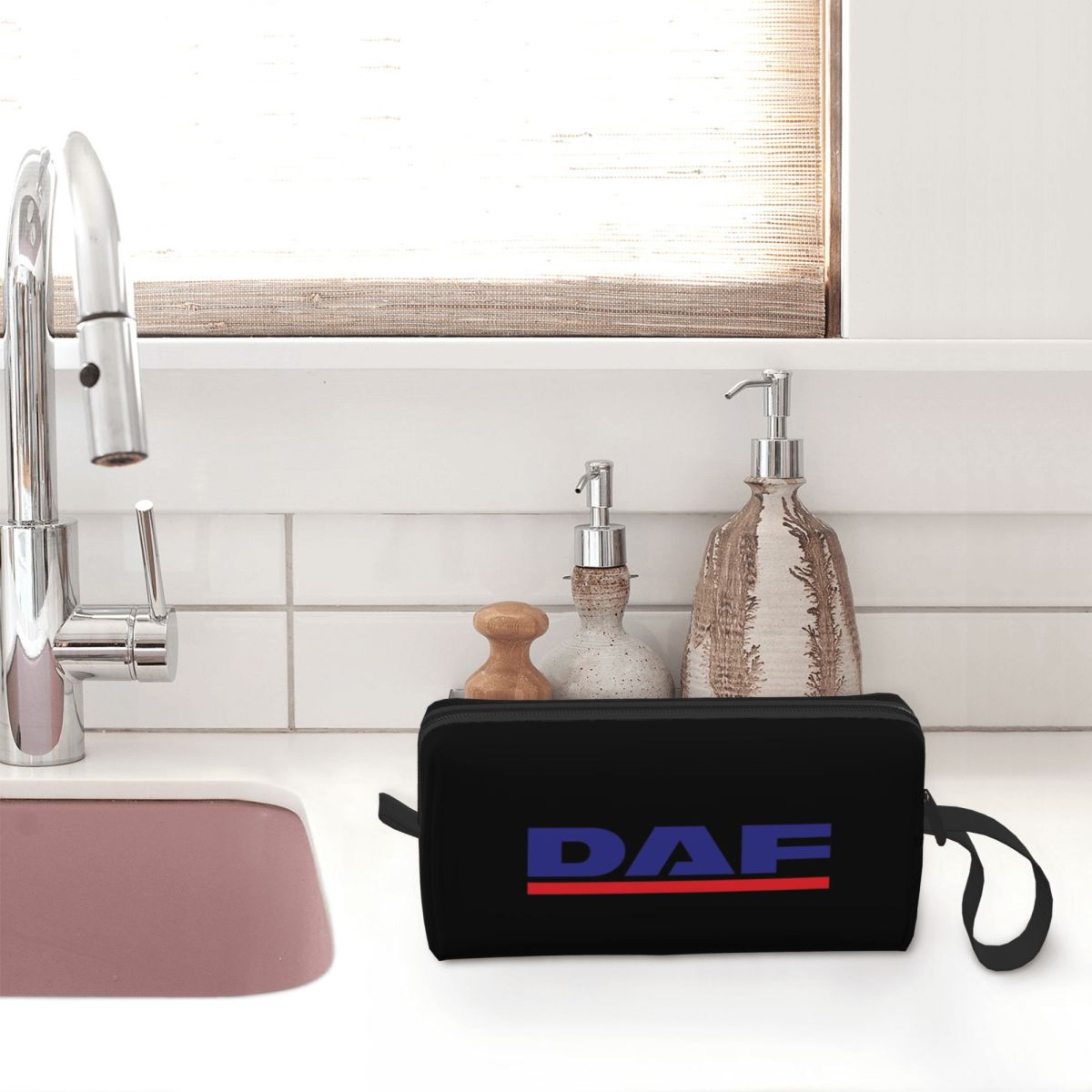 DAF レッドデザイン ベストロゴ メイクアップバッグ 化粧 - Beauty Makeup Logo Design のレビューと価格